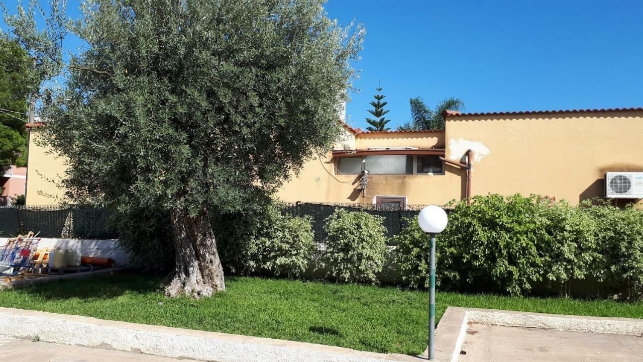 Altomare Hotel Augusta Bagian luar foto